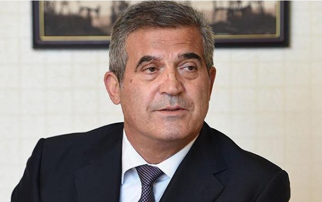 42 yaşında universitet bitirib, 20 ildir icra başçısıdır