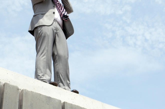 Abşeronda 19 yaşlı gənc 12-ci mərtəbədən yıxılaraq ölüb