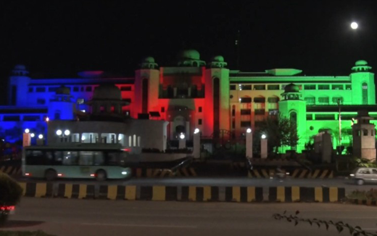 Pakistanda Baş nazir ofisi Azərbaycan bayrağının rəngləri ilə işıqlandırılıb - VİDEO