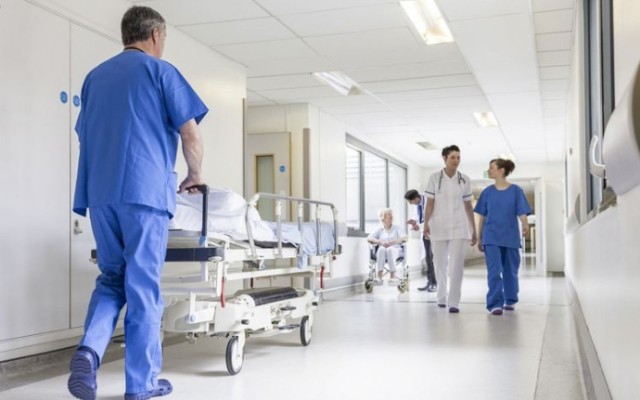 Şəmkirdə nəfəs borusunda xurma qalan gənc oğlan öldü