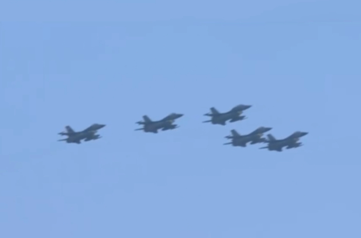 Türkiyə F-16-ları hərbi paradda