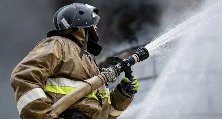 Bakıda bir dam altında tikilən müxtəlif obyektlərdə yanğın olub