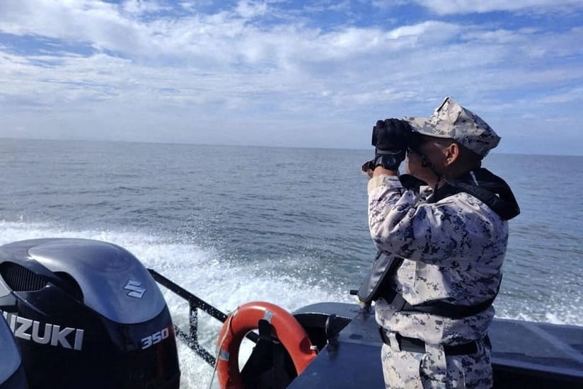 Malayziya sahillərində faciə: Yüzlərlə insan itkin düşüb