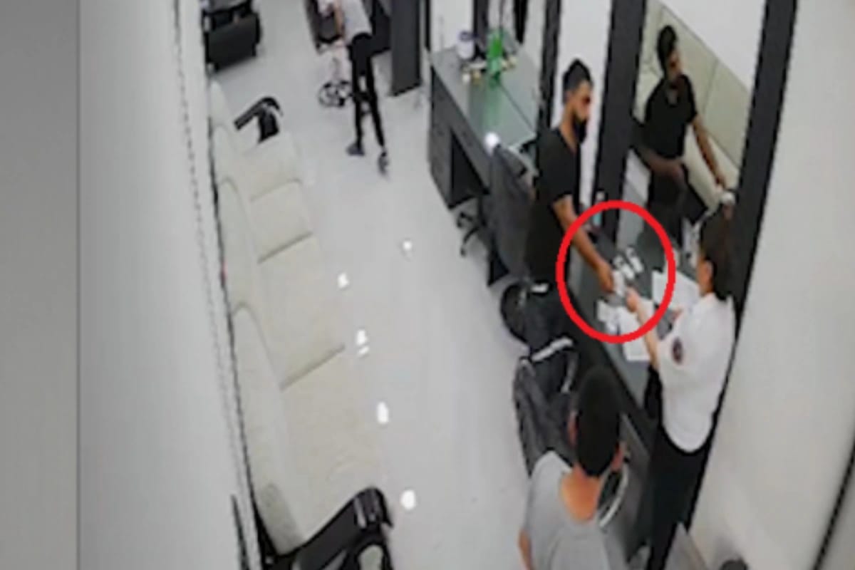 Sahibkarlardan pul yığan şəxslər peyda olublar: Sənədlərə məcburi imza atdırırlar - VİDEO