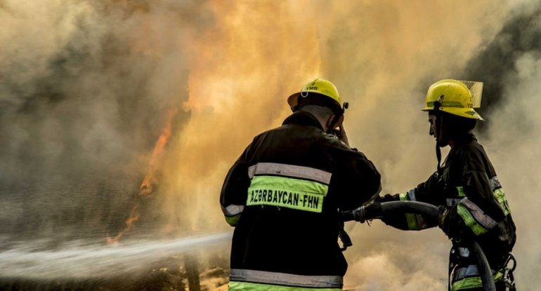 Sumqayıtda yanğın olub