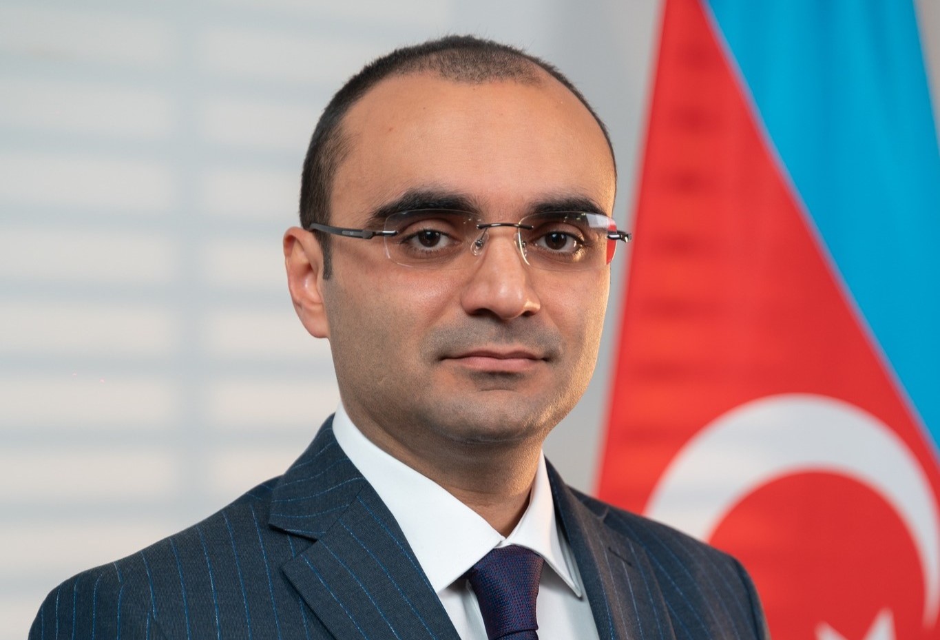 Prezident icra başçısını vəzifəsindən azad etdi