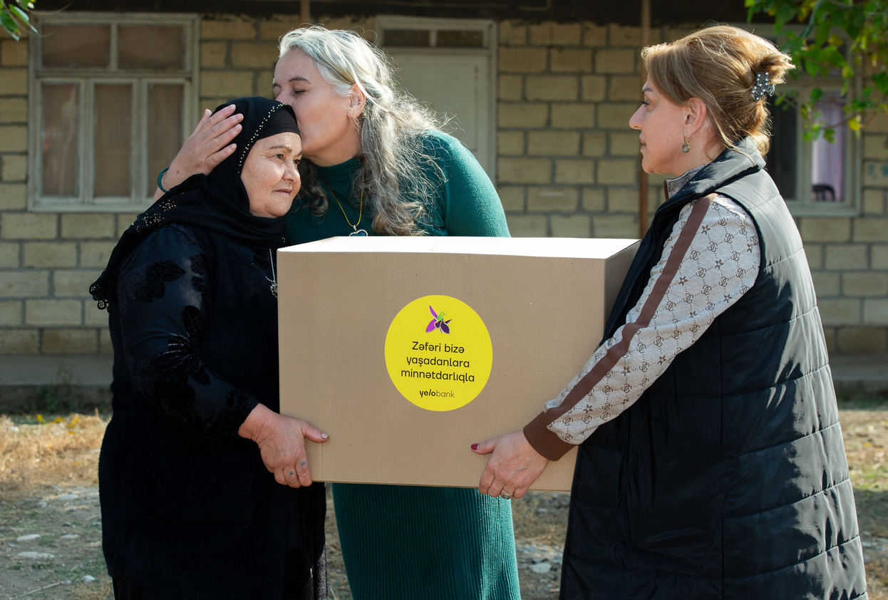 Yelo Bank Xocavənddə yaşayan şəhid ailələrinə Zəfər sovqatı təqdim edib - FOTOLAR