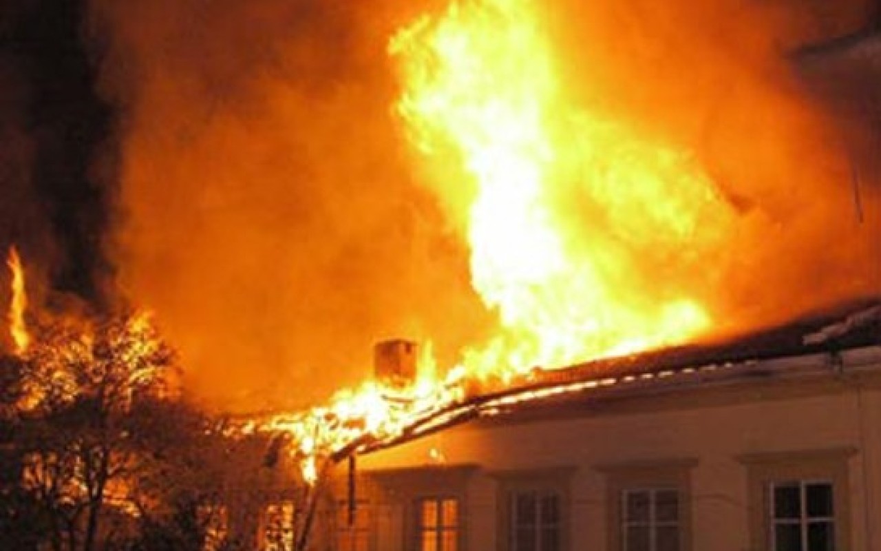 Şamaxıda ev yandı - VİDEO