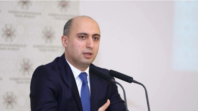 "Müəllimlər axşam saat 6-ya kimi məktəbdə qalacaq" - Emin Əmrullayev