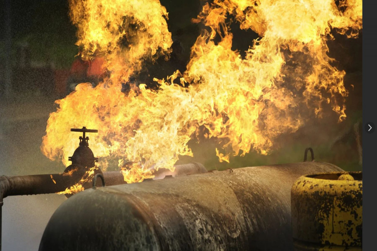 Bakıda qaz xəttində yanğın başlayıb