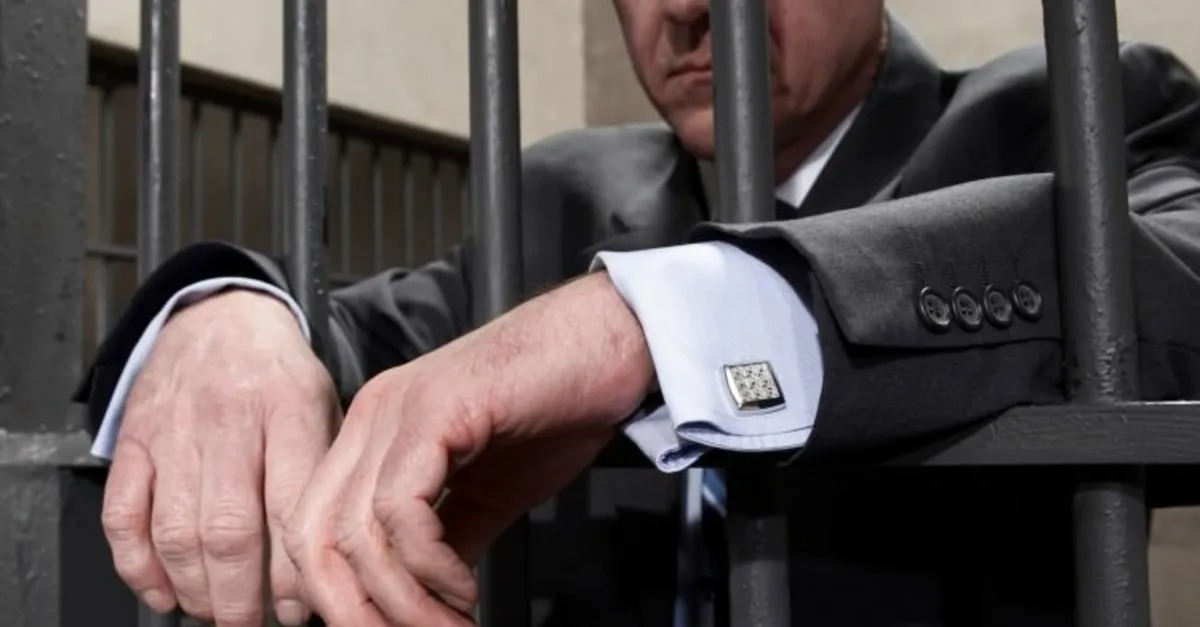 Həbsdə olan icra başçısının vəziyyəti pisləşdi - Xəstəxanaya köçürüldü