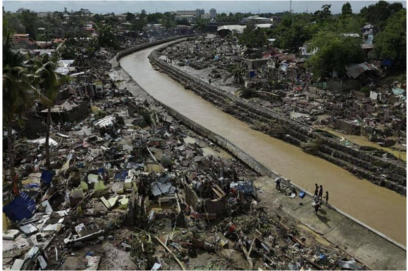 Filippində iki tayfun nəticəsində 300-ə yaxın adam ölüb