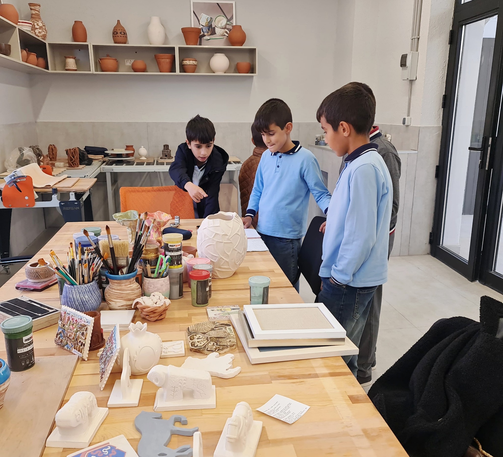 Laçında şagirdlər payız tətilini həm öyrənərək, həm də əylənərək keçirirlər