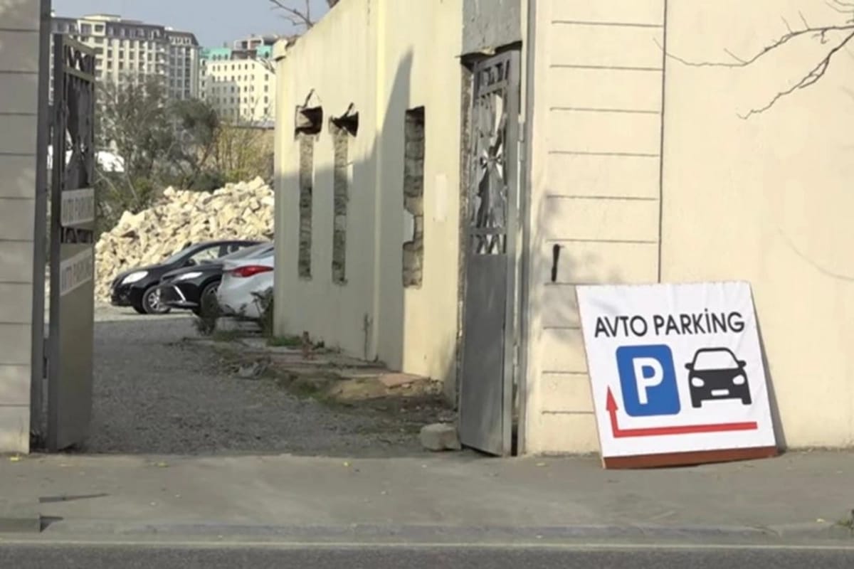 Şəhərin mərkəzində qanunsuz parklanma: "Buranı özbaşına açmışam" - VİDEO