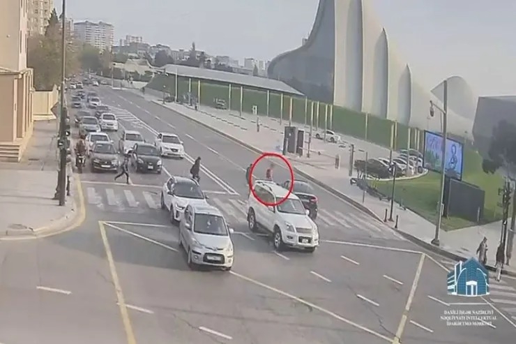 Bakıda avtomobil şagirdi vurdu - HADİSƏ ANI