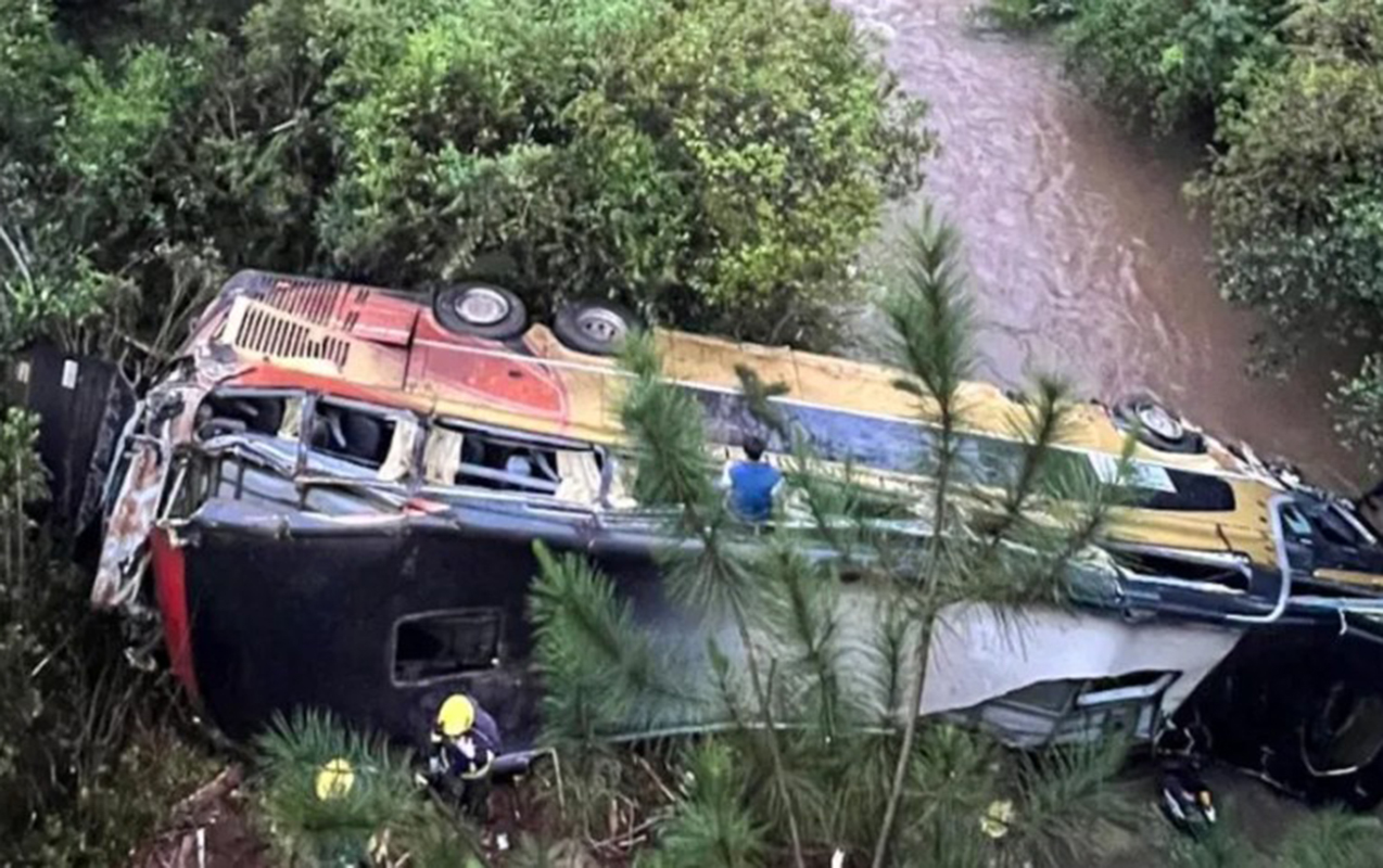 Kambocada avtobus çaya düşdü: ölən və yaralananlar var