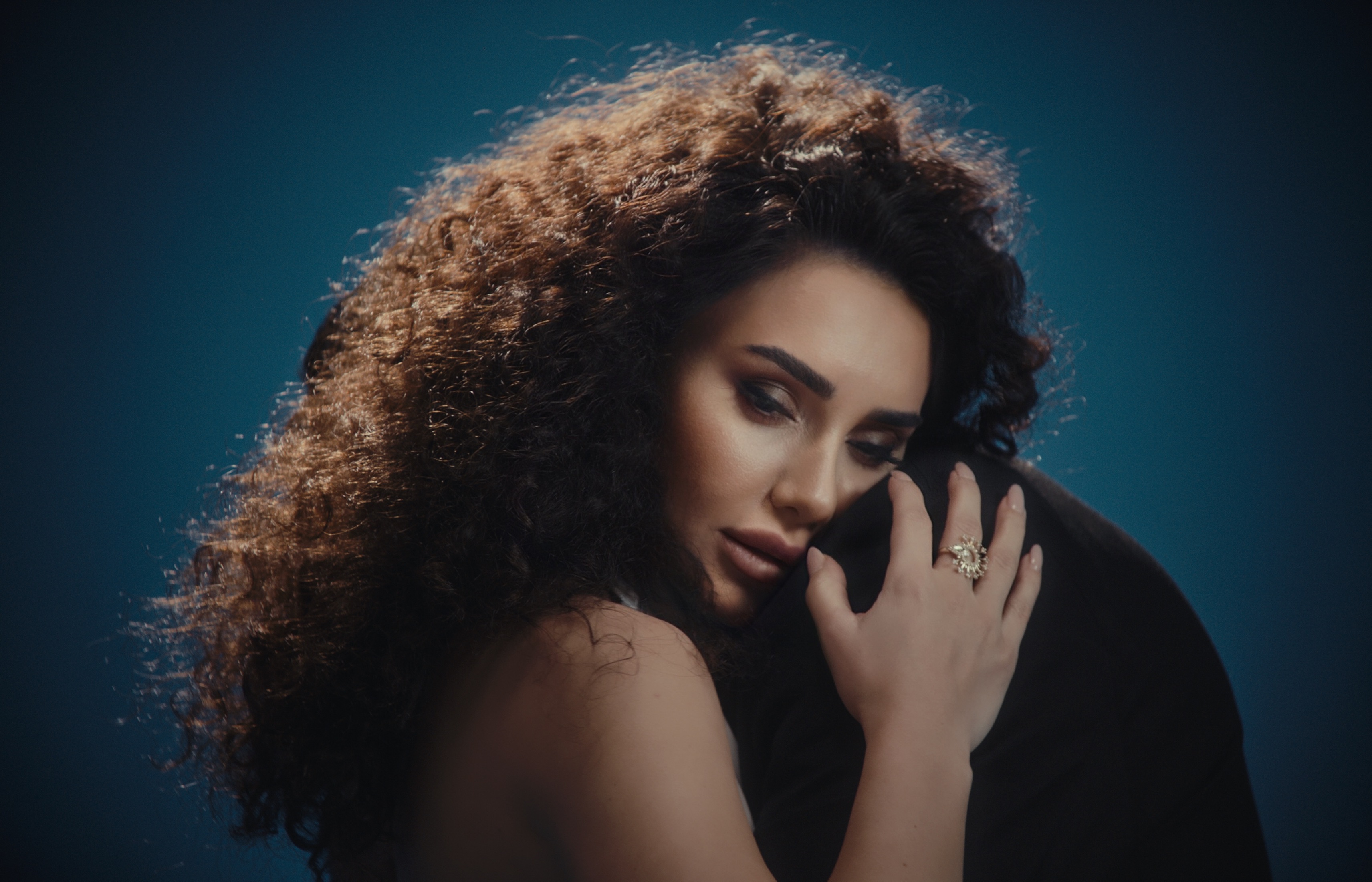 Mehin Hümbətovadan yeni mahnı - “Eşq otağı”