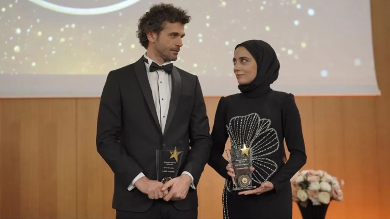 "Kızılcık şerbeti"nə geri dönür