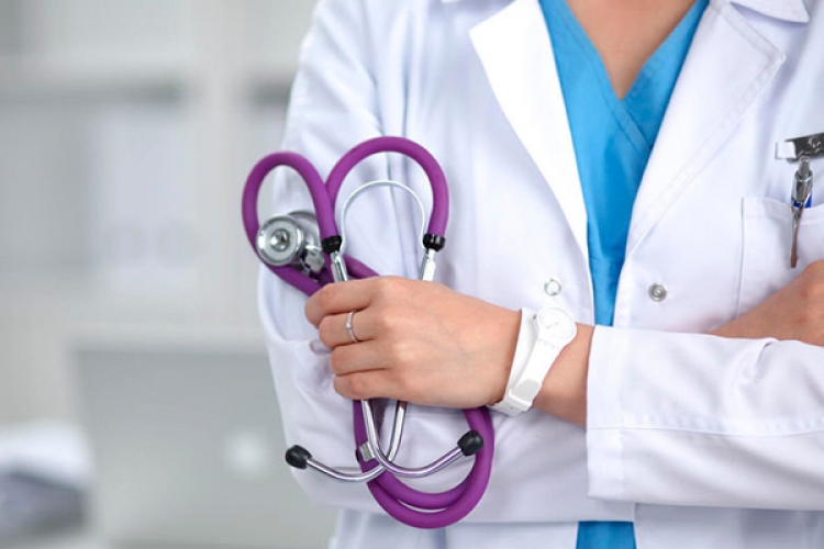 Azərbaycanda həkimlər ölkəni niyə tərk edir? – “Bunu etməsək axın dayanmayacaq”