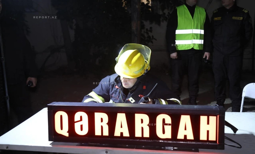 Yasamalda yanğının baş verdiyi yaşayış binasının qarşısında qərargah yaradılıb