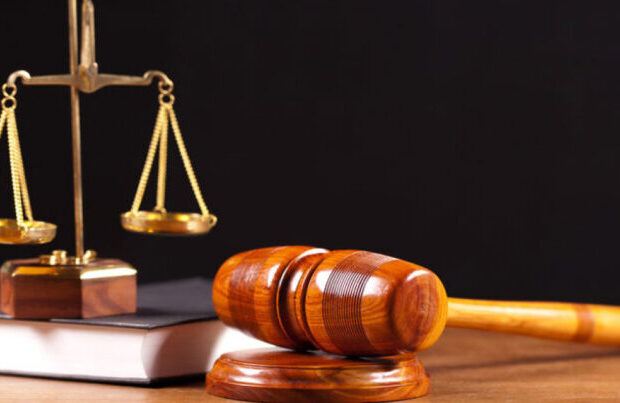 Həmkəndlisinin arvadı ilə tutulan kişi söyüş söydüyünə görə həbs olundu