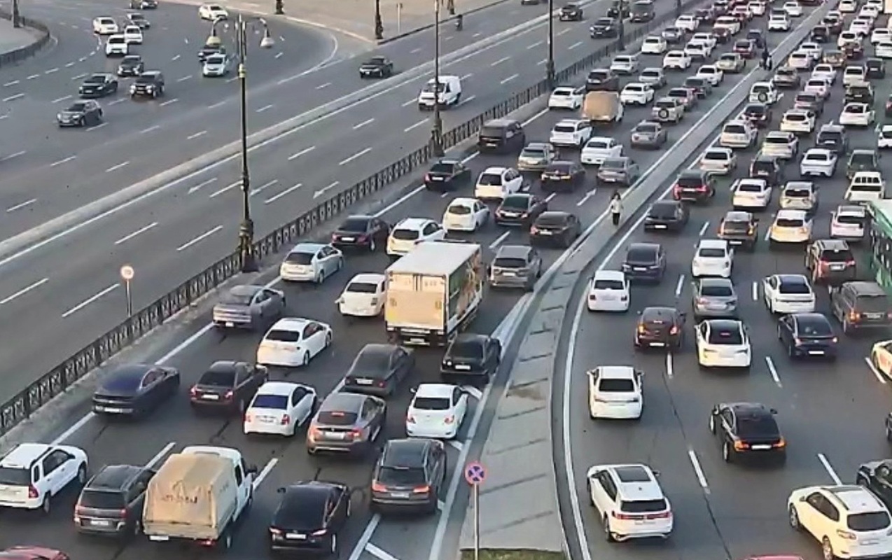 Bakının bir sıra yollarında sıxlıq var - SİYAHI