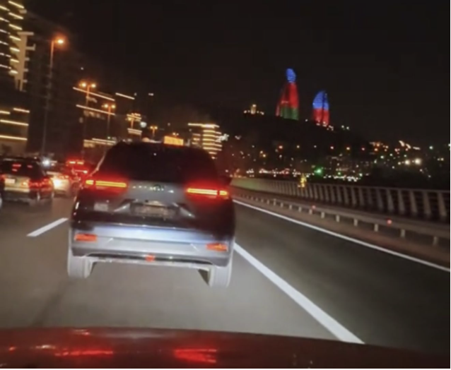 Nömrəsiz avtomobil idarə edən qazi saxlanıldı