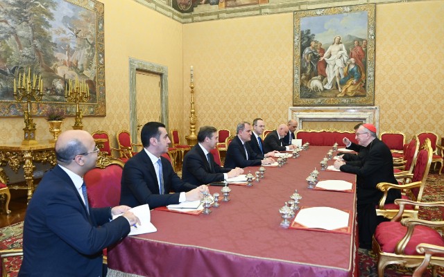 Ceyhun Bayramov Vatikanda Qallagerlə görüşdü