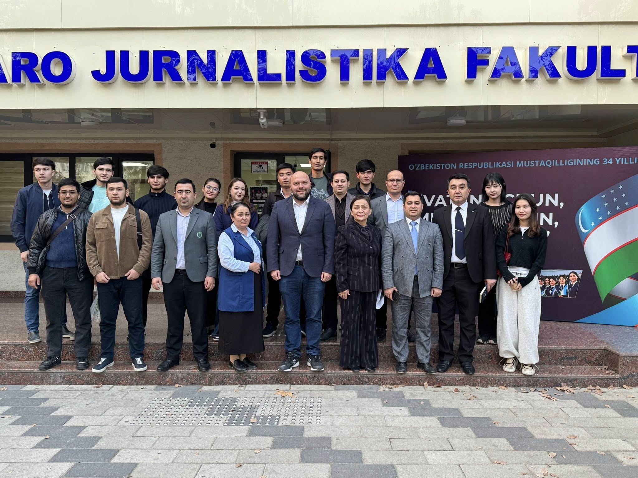 Azərbaycanlı jurnalistlər Özbəkistanda mühüm görüşlər keçirdi - FOTOLAR