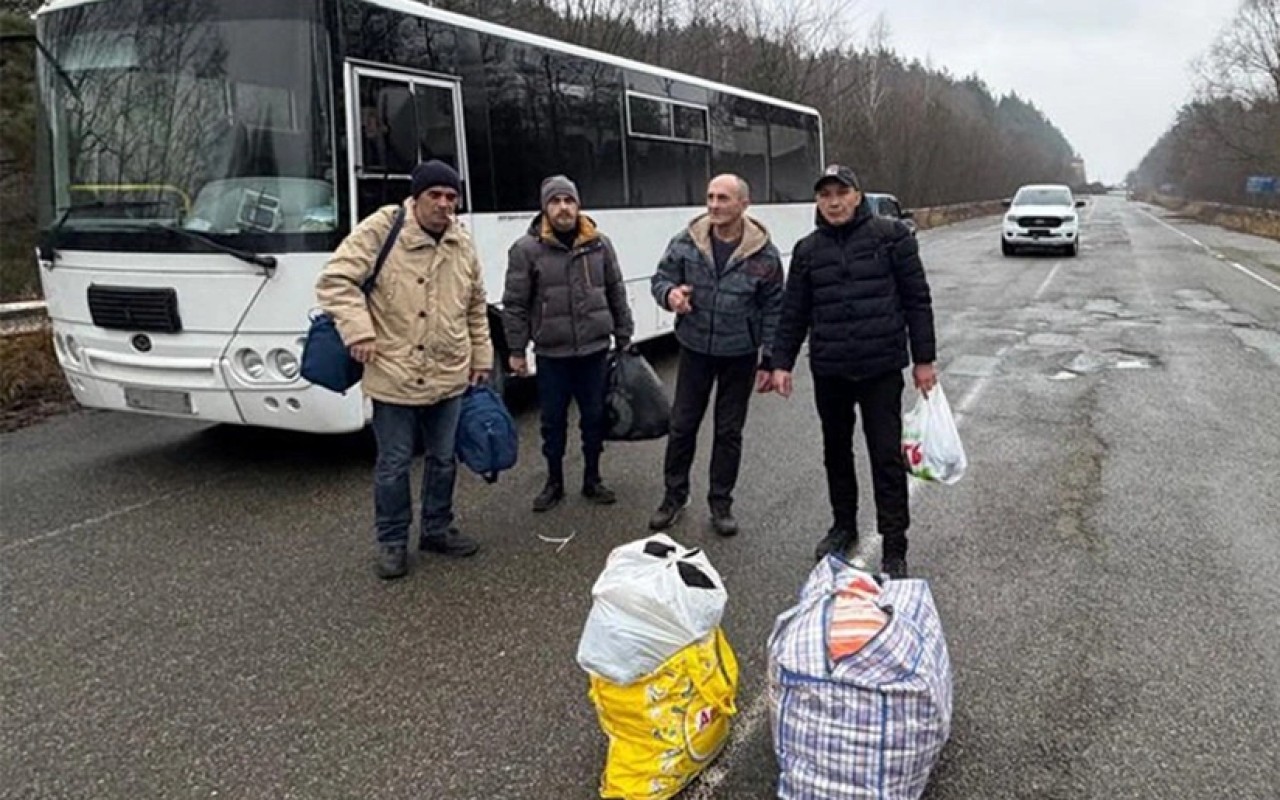 Ukrayna Rusiyaya 14 mülki şəxsi təhvil verdi