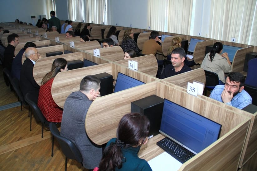 Bu gün Vəkillər Kollegiyasına üzv olmaq istəyənlər test imtahanı verəcəklər