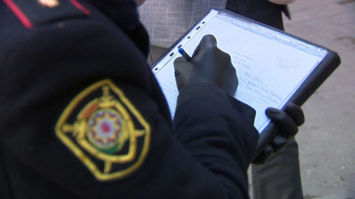 Bayraq Meydanında "Mustang"la avtoşluq edən biznesmen HƏBS OLUNDU