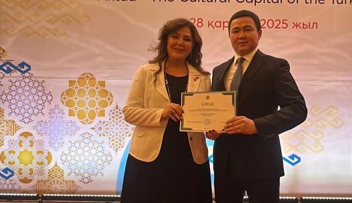 Əməkdar artist Aktauda səhnəyə çıxdı - VİDEO