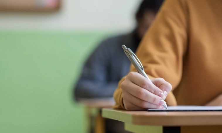 Hakimliyə namizədlərlə yazılı imtahan keçirilib