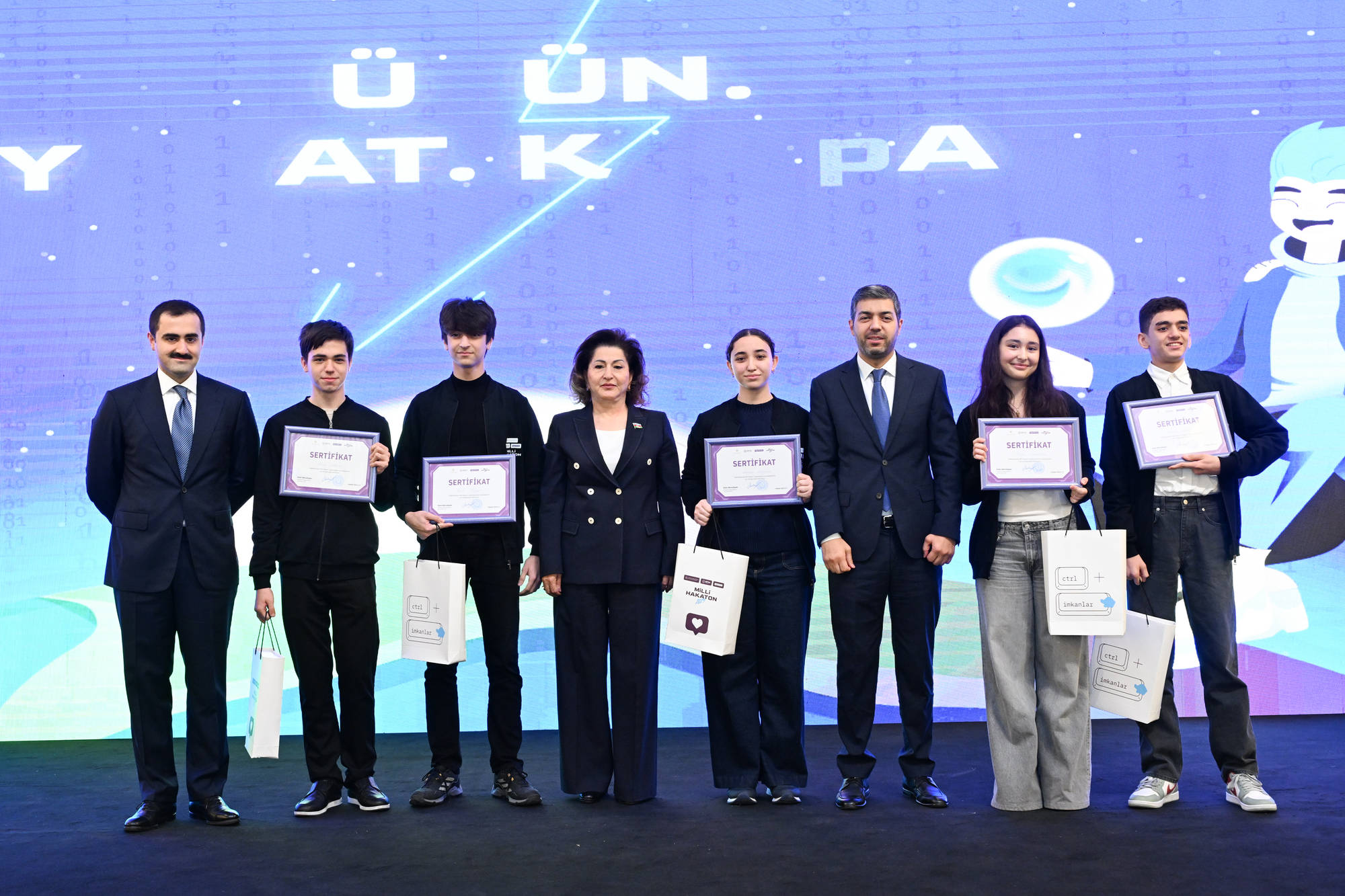 Məktəblilərarası Milli Hakaton – 2025-in qalibləri mükafatlandırıldılar