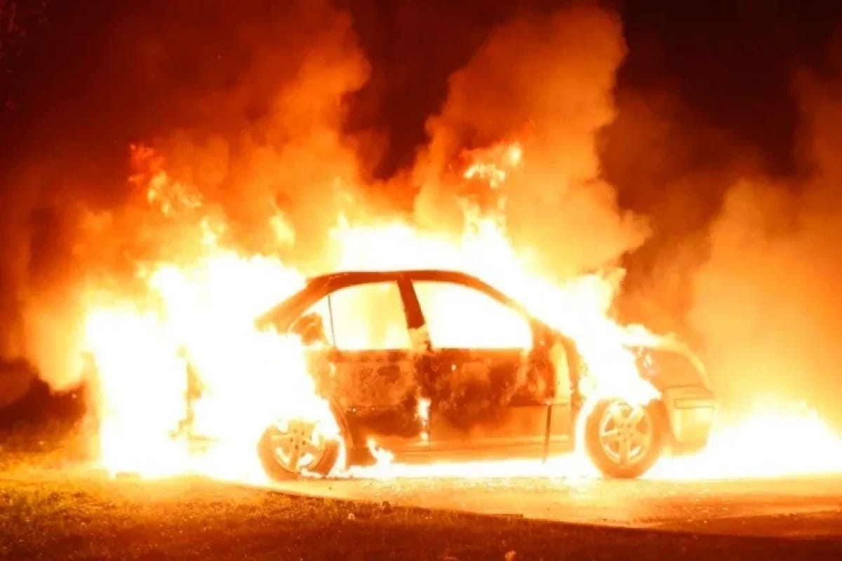 Bakıda maşın yandı - Sürücü öldü