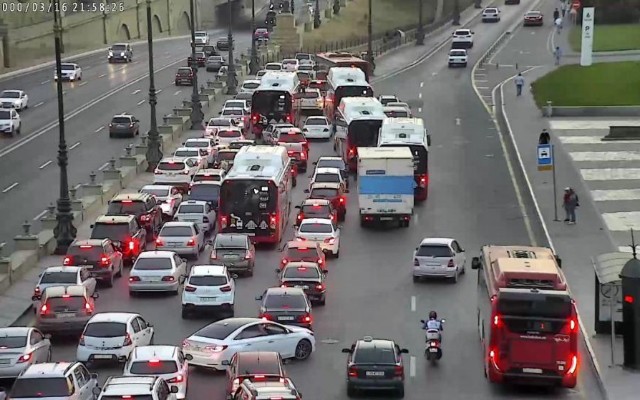 Bəzi yollarda tıxac var