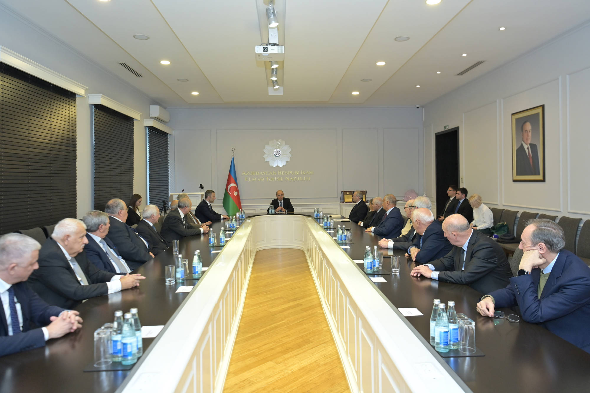 Nazir yüksək dövlət təltiflərinə layiq görülmüş alimlərlə görüşdü