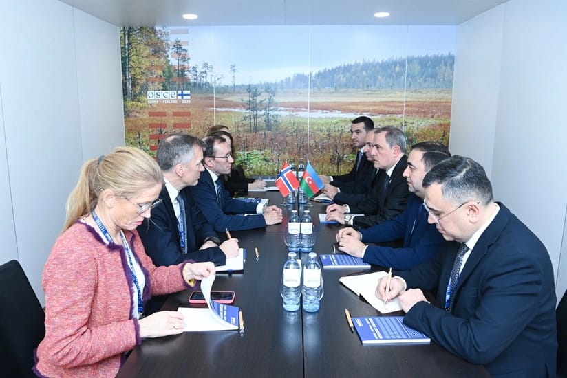 Ceyhun Bayramov NATO rəsmisi ilə regional və beynəlxalq təhlükəsizliyi müzakirə edib