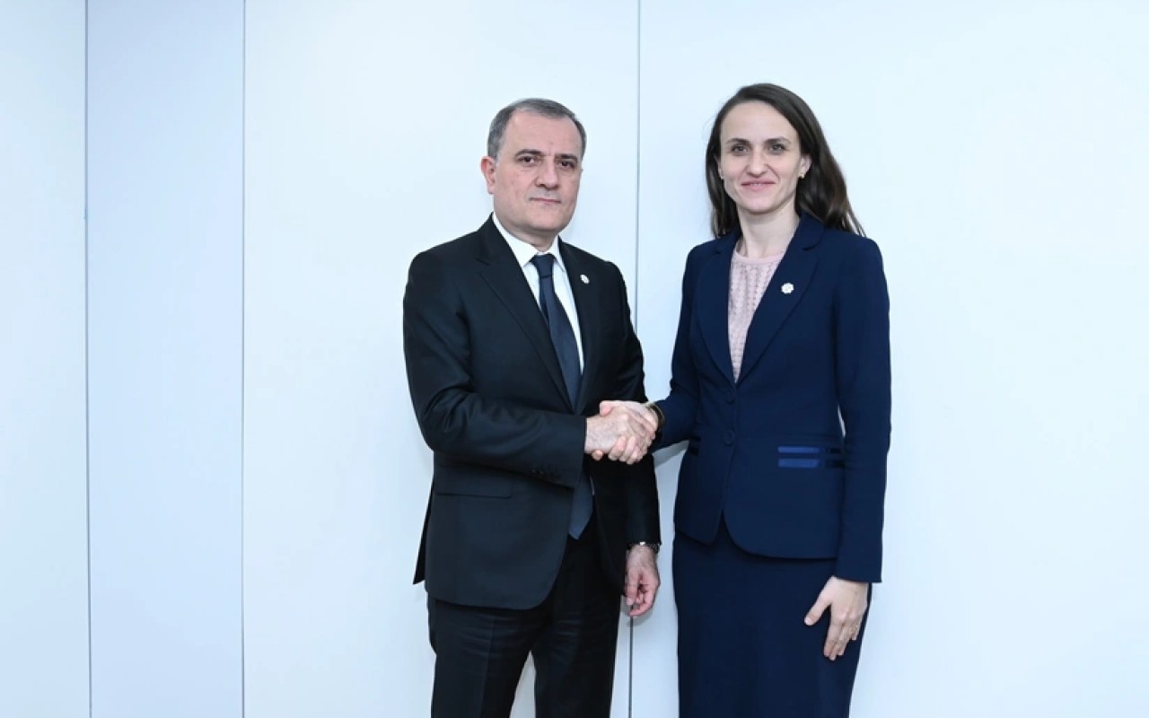 Ceyhun Bayramov Vyanada rumıniyalı həmkarı ilə görüşdü