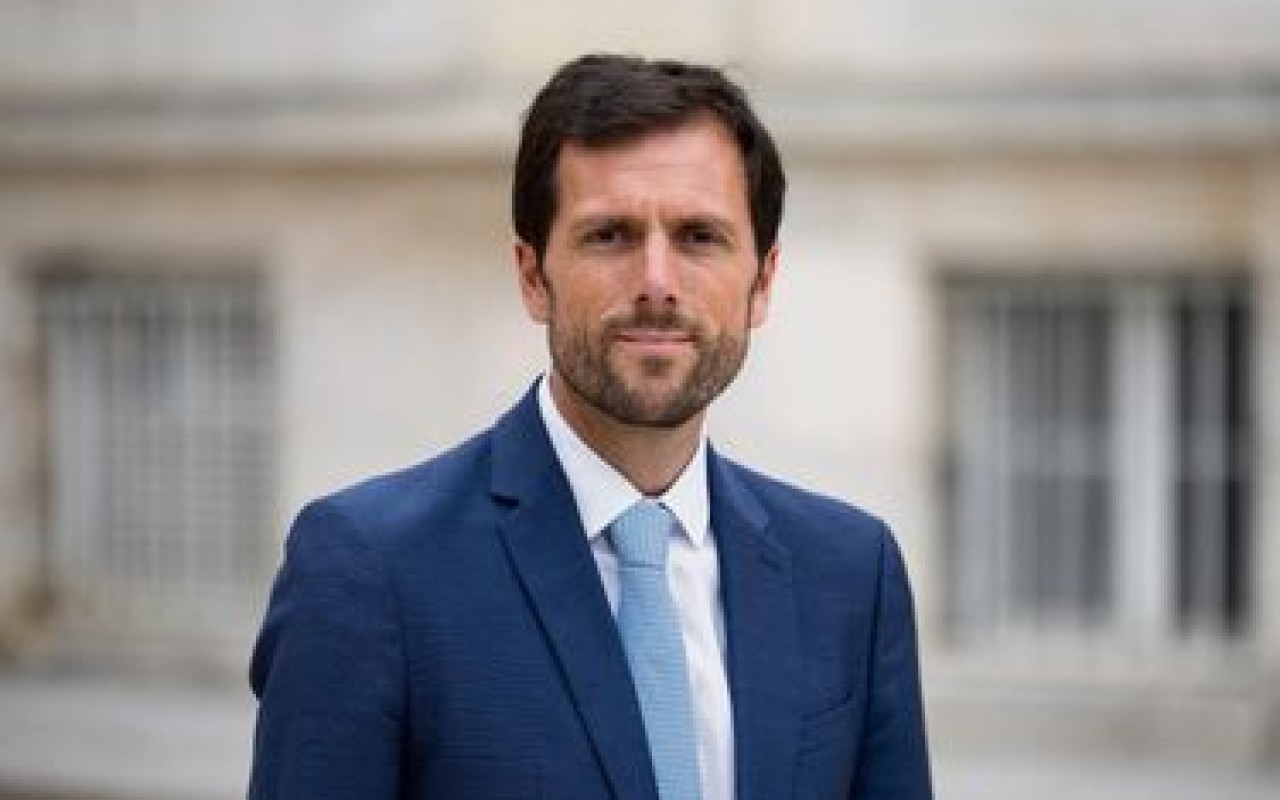 Fransada nazirin evi qarət olundu