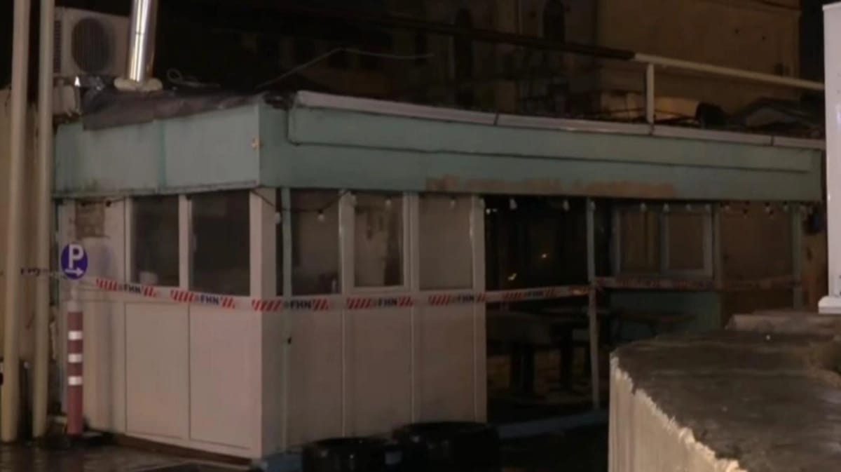 Binəqədidə kafedə baş verən partlayışın şahidi danışdı: "İşçilərdən biri yanırdı, mən söndürdüm" - VİDEO