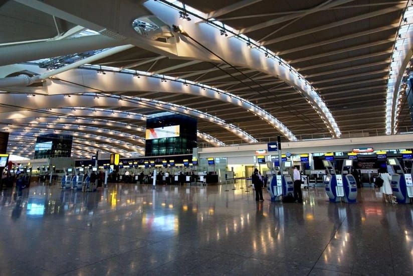 Londonun hava limanında oğrular 21 nəfərə xəsarət yetirib