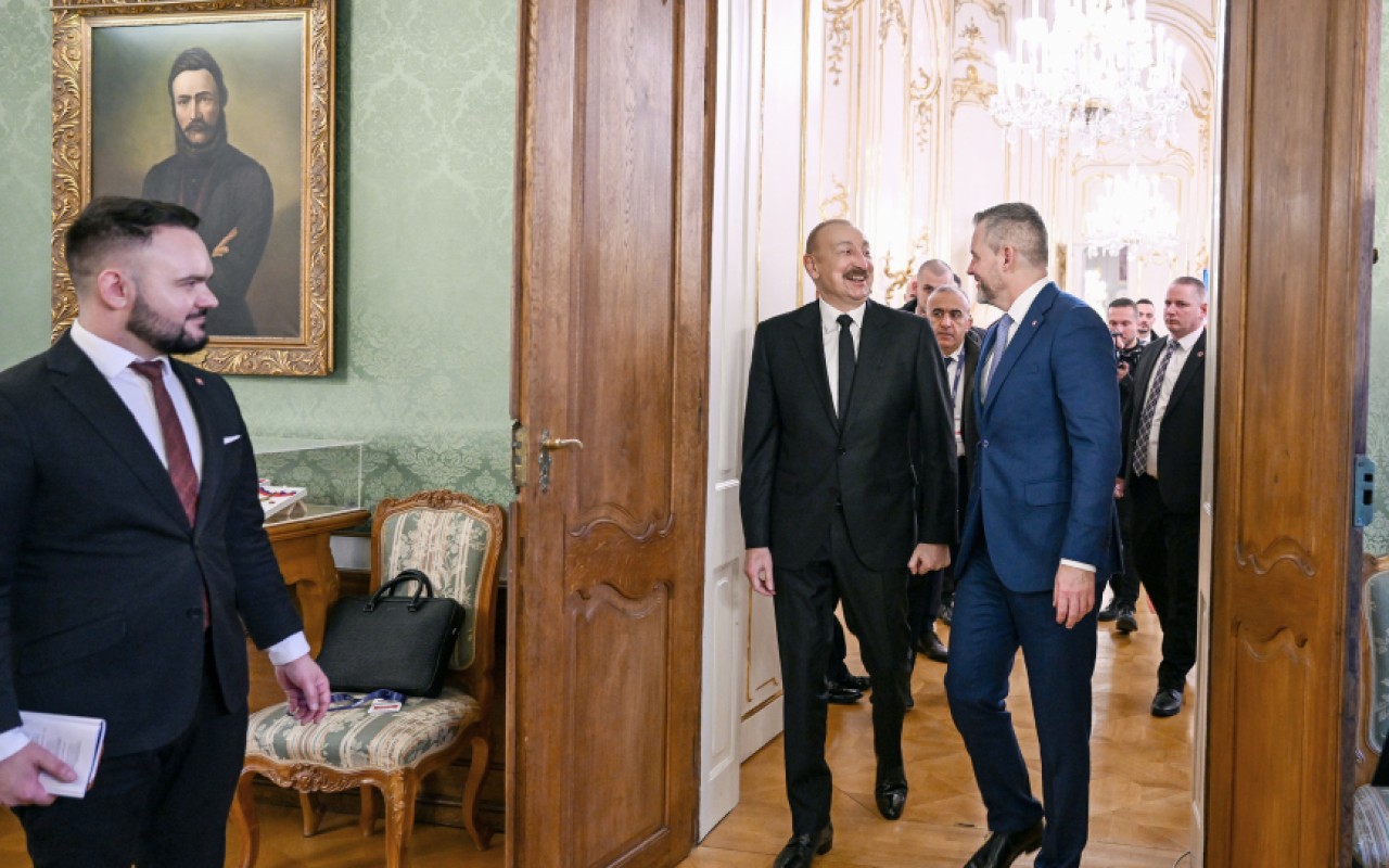 İlham Əliyevin Slovakiya Prezidenti ilə geniş tərkibdə görüşü olub - FOTOLAR