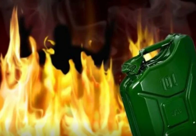 Söyüş söydüyü üçün üzərinə benzin töküb od vurublar: "Yana-yana çənlərə tərəf qaçıb"