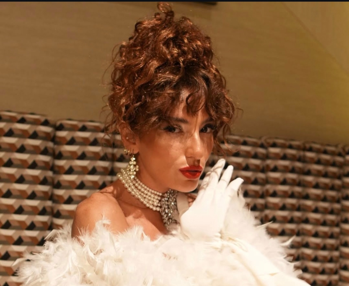 "Çərçivələr məni sıxır" - Dilarə