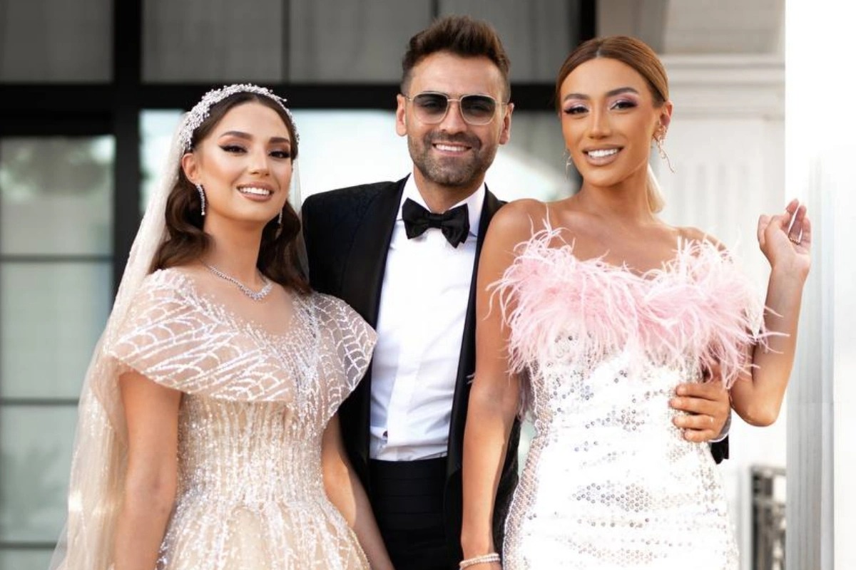 Röya qardaşına avtomobil hədiyyə etdi