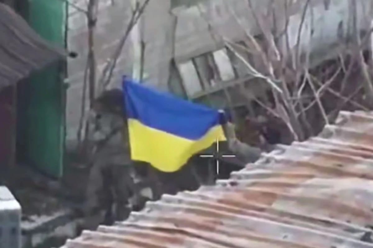 Rusiyanın nəzarətə aldığı deyilən Pokrovskun mərkəzində Ukrayna bayrağı qaldırıldı