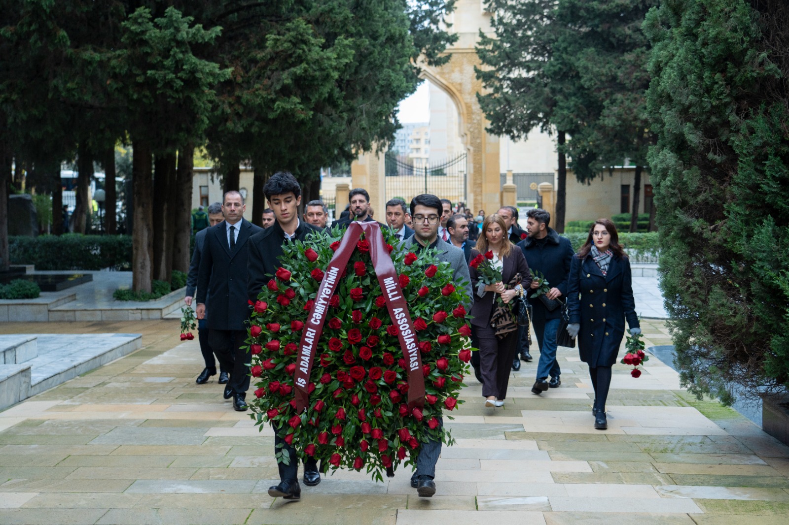 İCMA-nın İdarə Heyəti və üzvləri Fəxri xiyabanı ziyarət ediblər - FOTOLAR