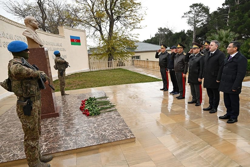 Zakir Həsənov özbəkistanlı generallarla komando hərbi hissəsində olub - VİDEO